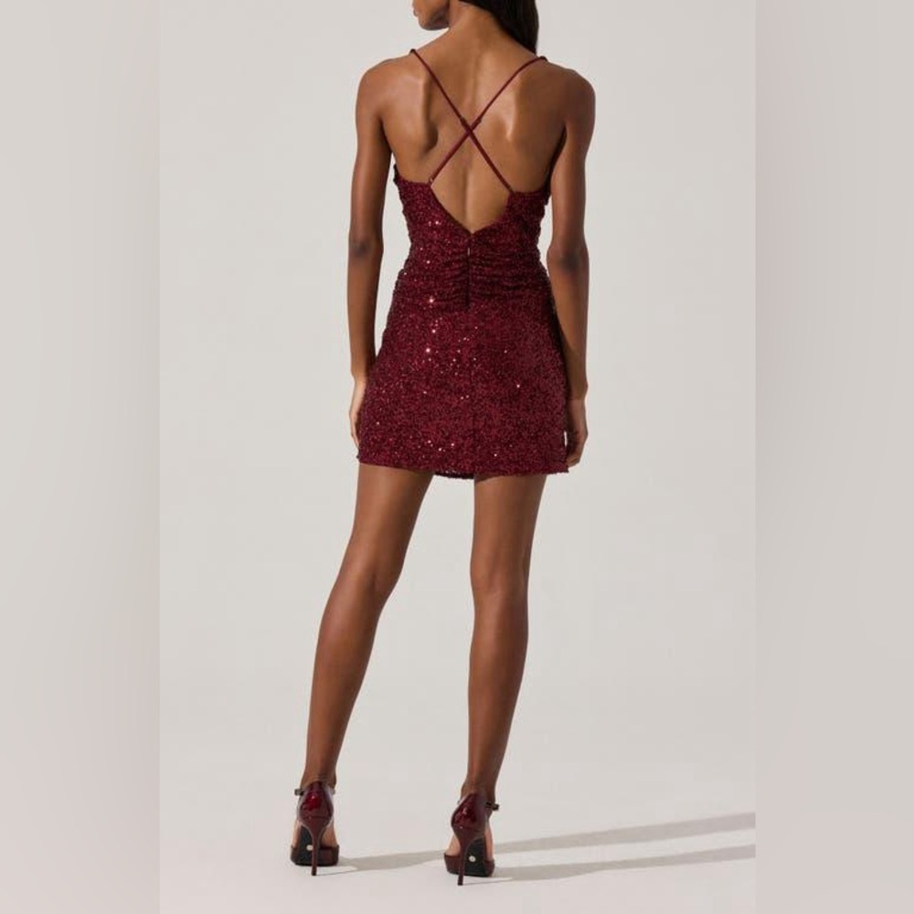 ASTR the Label Ila Velvet Mini Dress - Picture 2 of 3